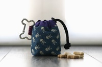 Bolsa de premios con tela de calaveras combinado con morado