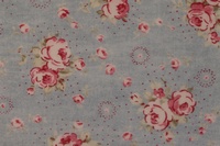 Tela de flores rosas y blancas con fondo azul cielo