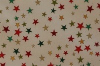 Tela con dibujo de estrellas de colores sobre fondo beige