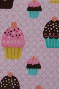Tela con dibujo de helados sobre fondo rosa