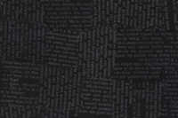 Tela con letras sobre fondo negro negro